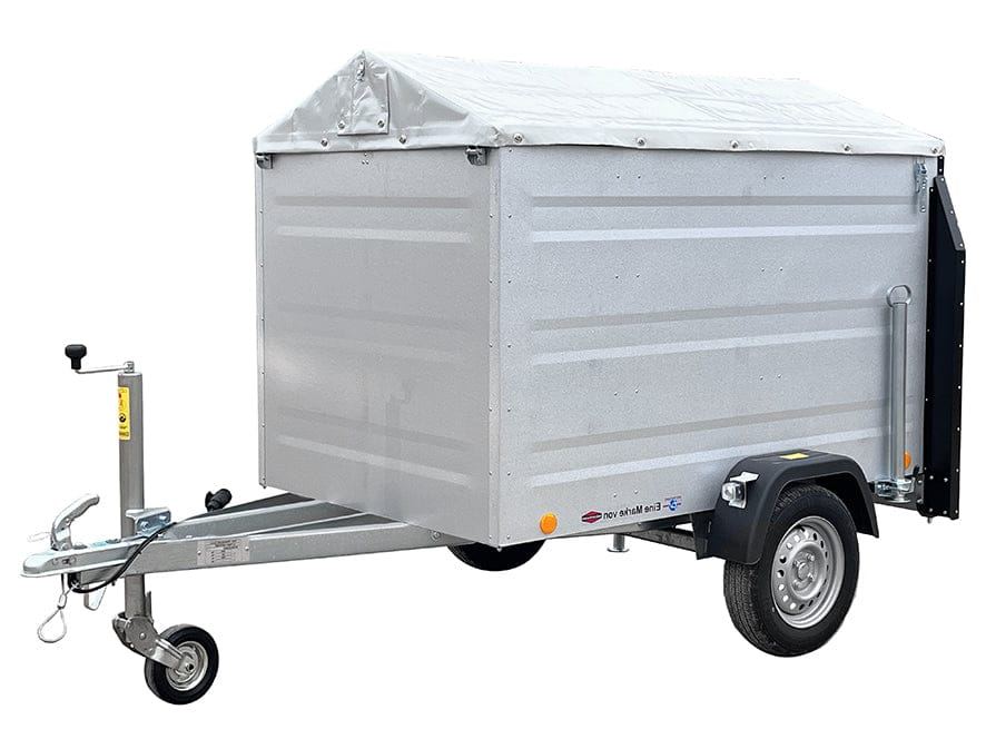 silberner Viehtransporter mit dreieckigem Planendach. Von seitlich vorne fotografiert mit Schiebestützen und Stützrad